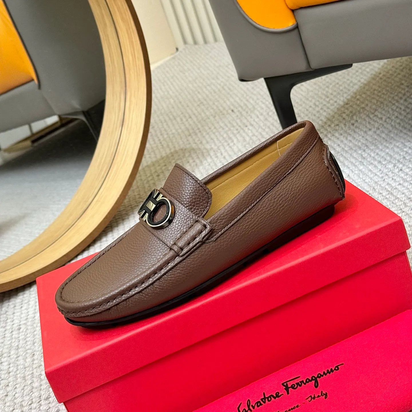 Men's men's shoes 💰420 (Yangli) Ferragamo 〰Ferragamo 2⃣️0⃣️2⃣️5️⃣ New series 👊🏻 Upper 🇮🇹 Italian imported calfskin, original outsole molding. Water-dyed sheepskin lining. The identity of every successful man is set off, and the upper and lower shoes are elegant and stable🚶🏻🚶🏻The high-end custom counter original replica is an eternal classic🔍️Number of codes: 38-46 with counter packaging